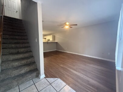 Foto del edificio - 2 Bedroom x 2.5 Bathroom NEWLY RENOVATED Apartment