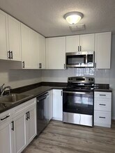 Building Photo - 685 Moody St