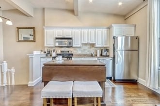 Building Photo - 439 W 4th St