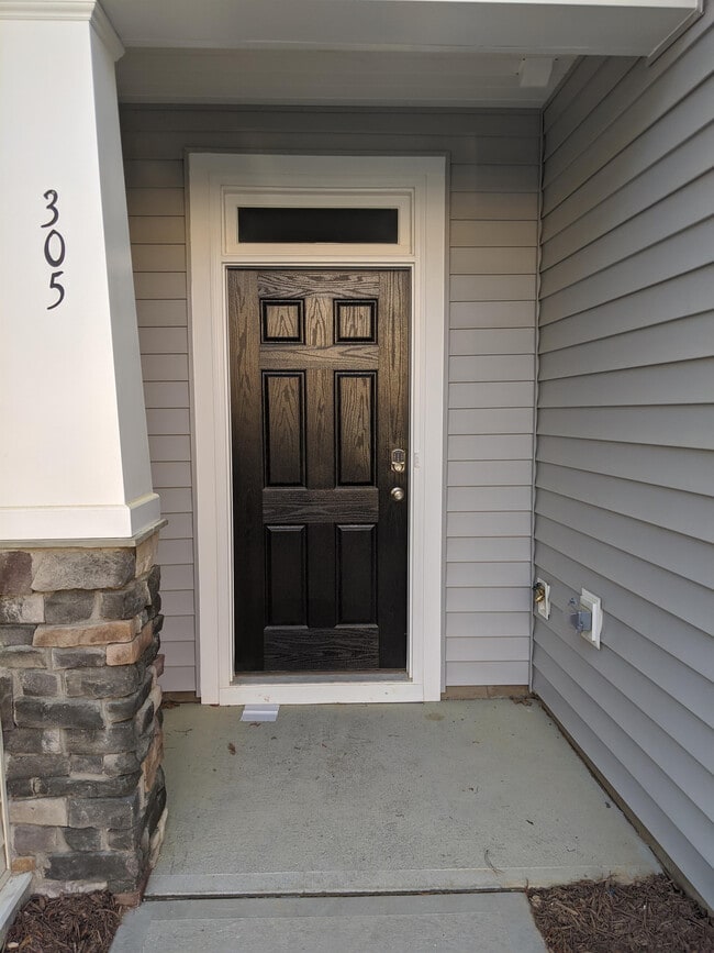 Photo - 305 Lionel St Townhome