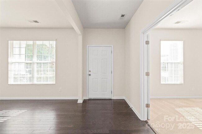 Building Photo - 720 Wood Lily Dr