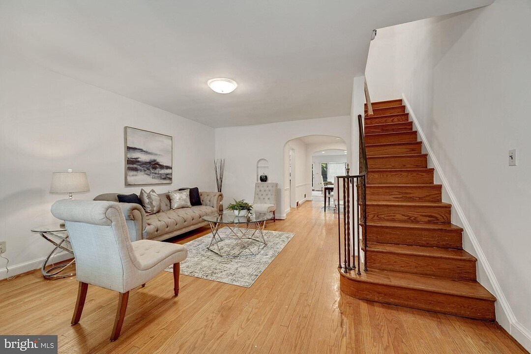 Foto principal - 2416 Tunlaw Rd NW