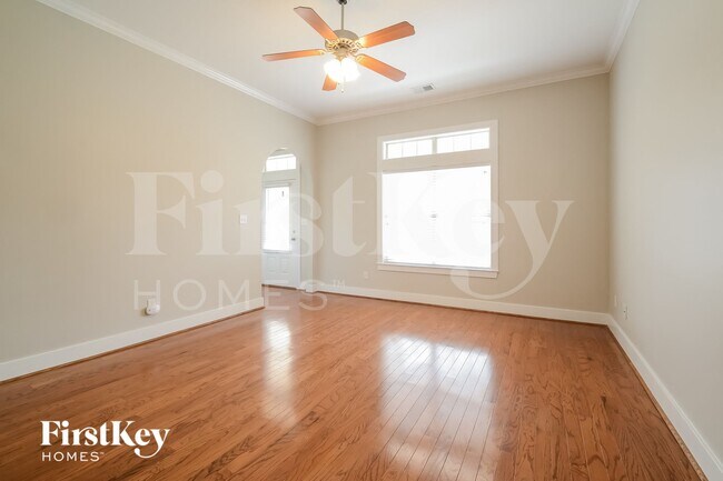 Foto del edificio - 4587 Clubview Dr