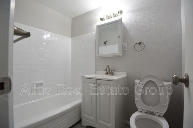 Foto del edificio - 1430 N Moline St