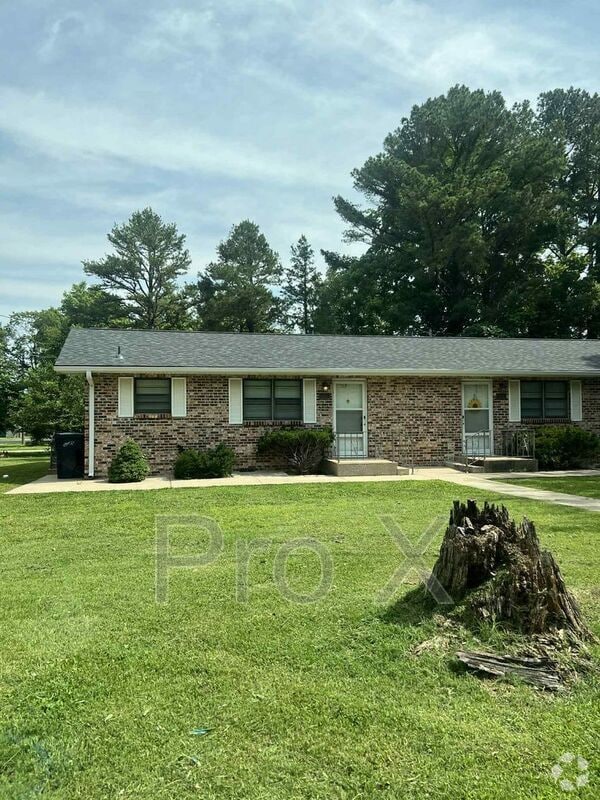 Building Photo - 601-607 Meadowmere Dr