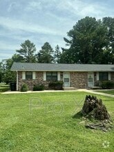 Building Photo - 601-607 Meadowmere Dr