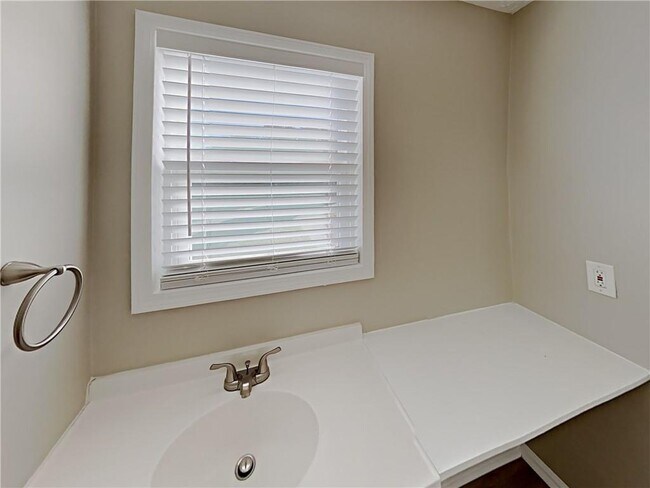 Foto del edificio - 411 River Point Dr