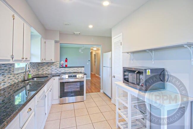 Building Photo - 3 Bedroom 3 Bathroom Home