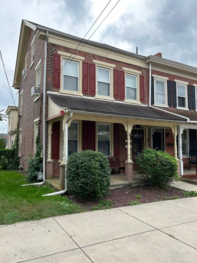 320 Washington Ave, Downingtown, PA 19335 Townhome Rentals in Downingtown PA