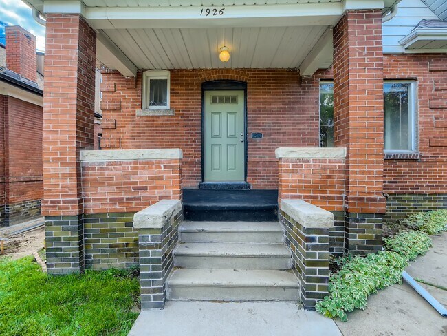Building Photo - 1926 W 37th Ave
