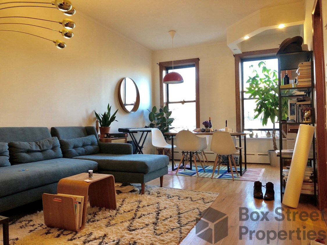 Primary Photo - 111 Kent St