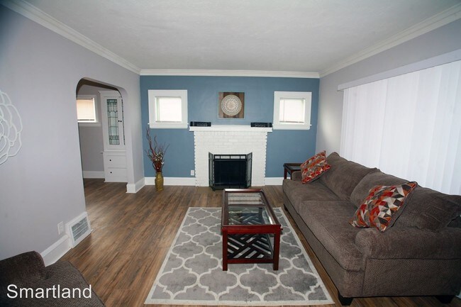 Building Photo - 3 br, 1.5 bath House - 797 Woodview Road
