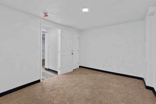 Building Photo - 1615 11th Ave