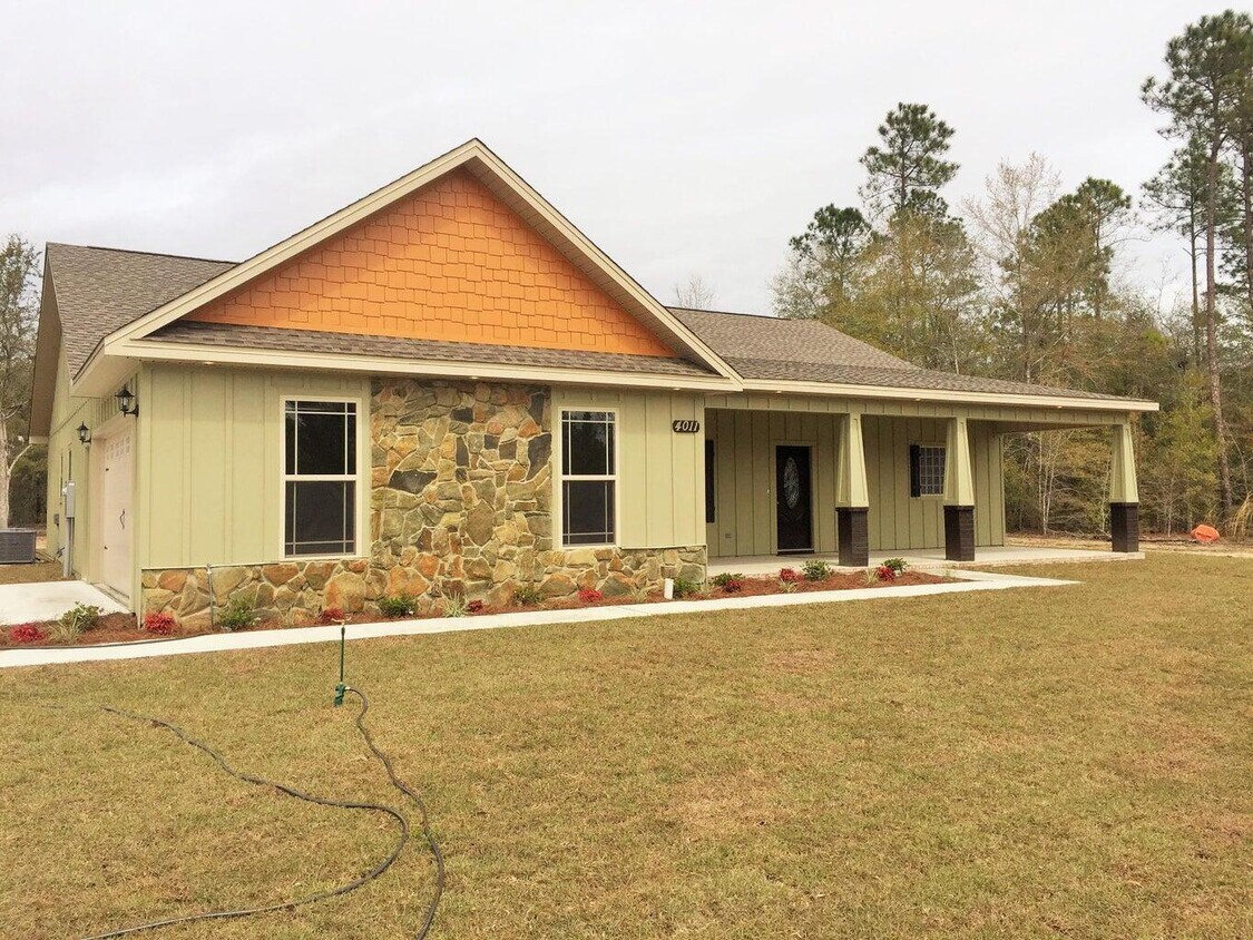 Primary Photo - 4011 Happy Trails Rd