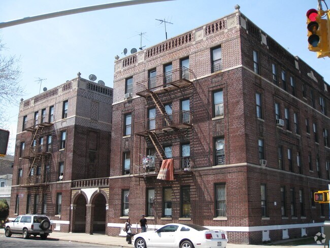 Building Photo - 480-484 E 4th St