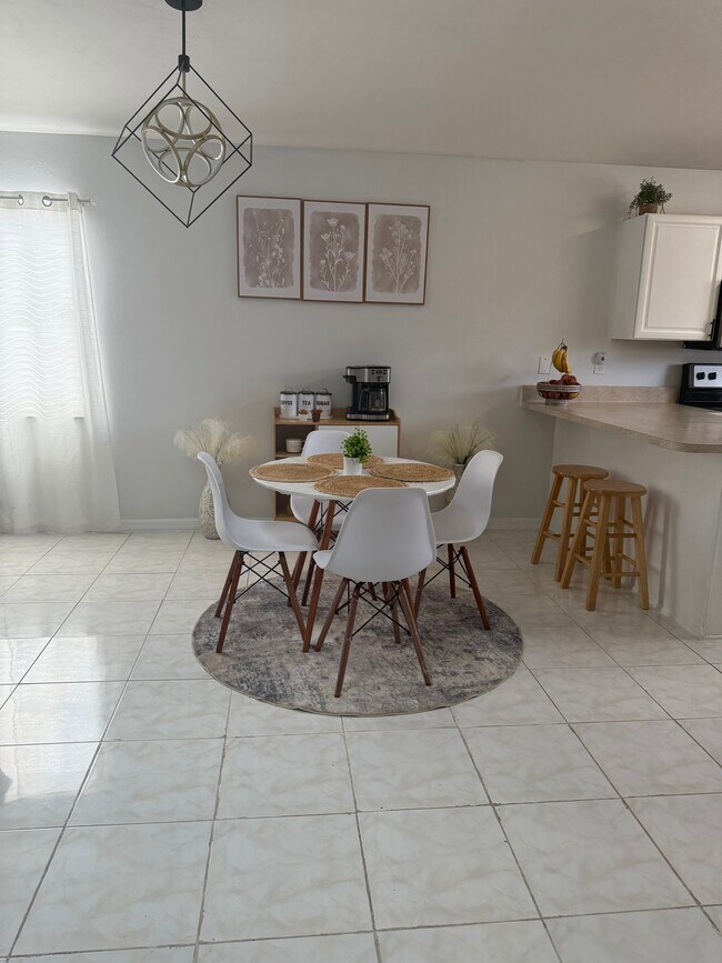 Foto del edificio - 1458 Bay Grove Dr