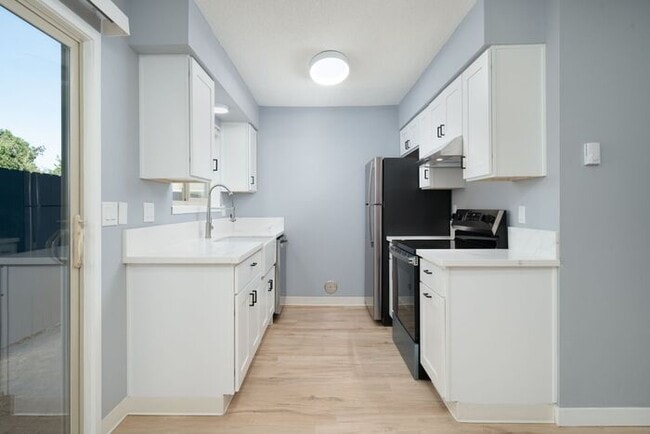 Foto del edificio - Recently remodeled 2 bedroom 1 bath unit! ...