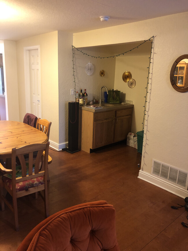 Wet Bar - 1709 Mary St