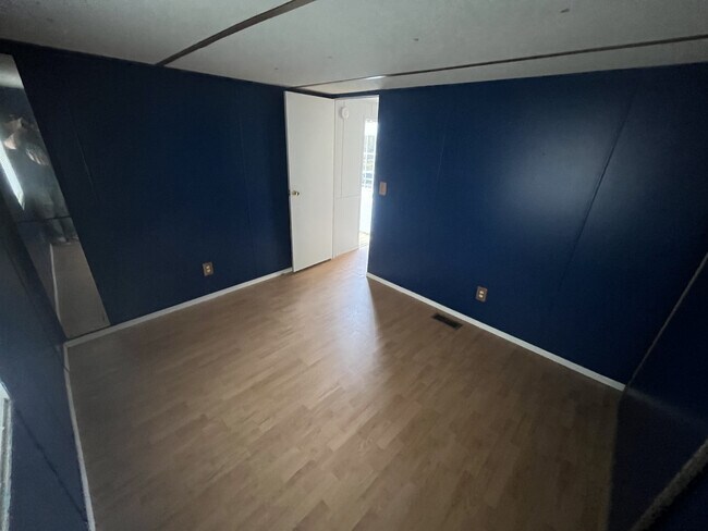 Building Photo - 901 NE 95th St