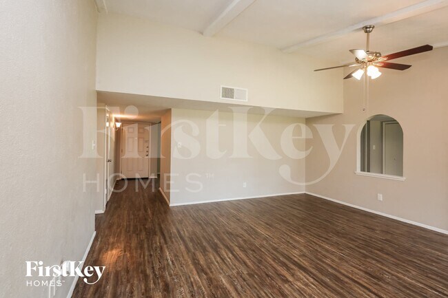 Foto del edificio - 1316 Royal Oak Dr
