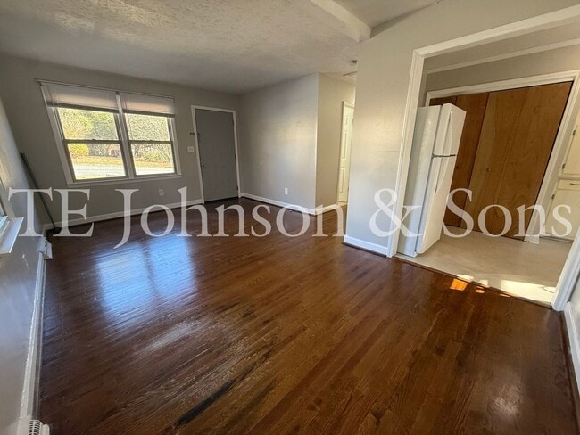Building Photo - Cozy Single-Story Duplex Living on Raeford Ave