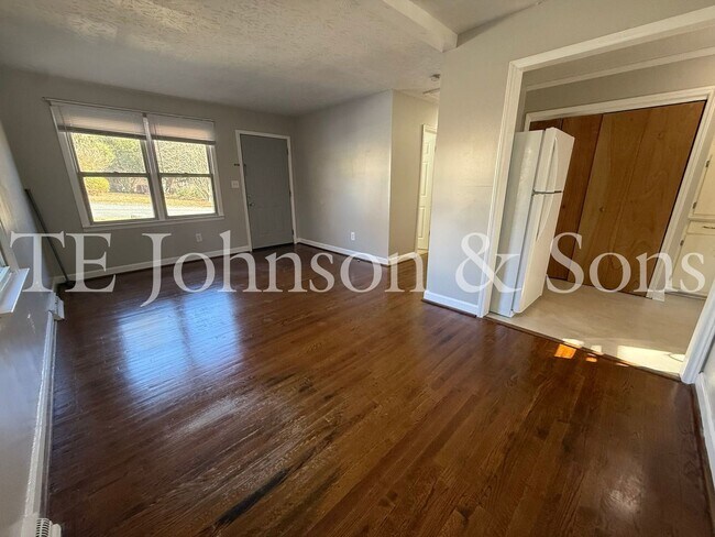 Foto del edificio - Cozy Single-Story Duplex Living on Raeford Ave