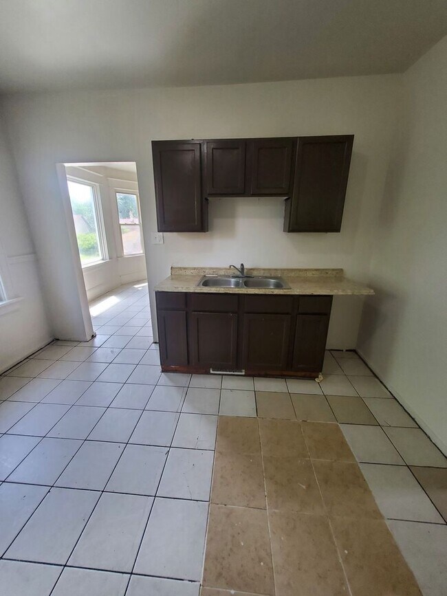 Foto del edificio - 608-610 W Burleigh St. (Duplex)