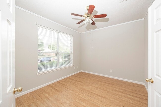 Foto del edificio - 6405 Calloway Dr