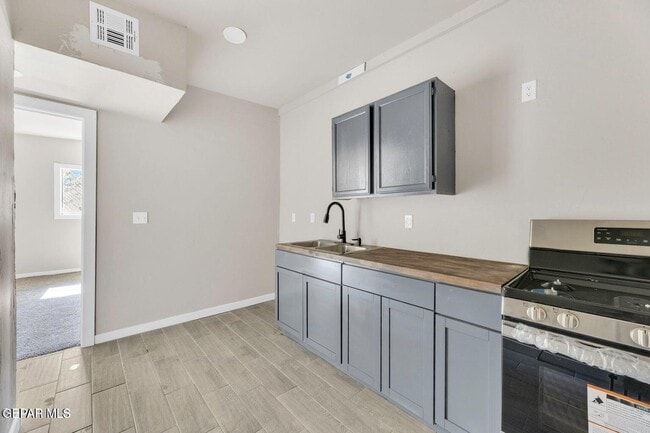 Building Photo - 8827 Mt Elbert Dr