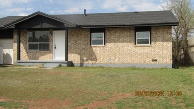 Building Photo - 4209 SW Summit Ave
