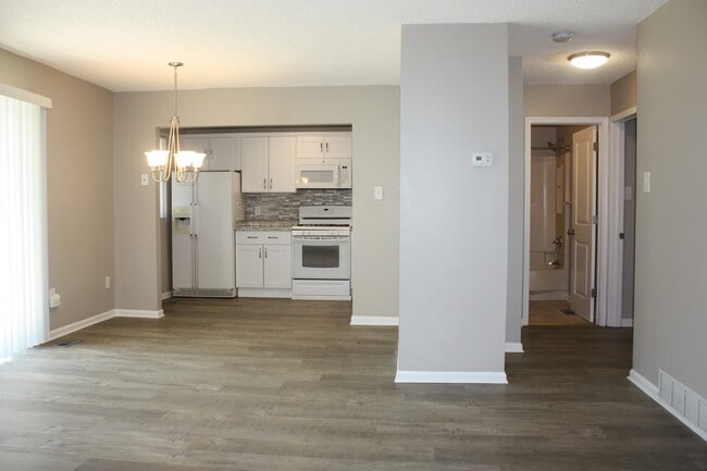 Kitchen - 220 Park Ave