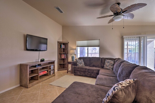 Foto del edificio - 2447 Rio Dr