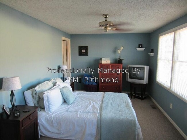 Building Photo - 9459 Tracey Lynne Cir