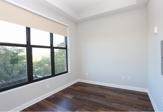 Foto del edificio - 532 East Paces Ferry Rd NE