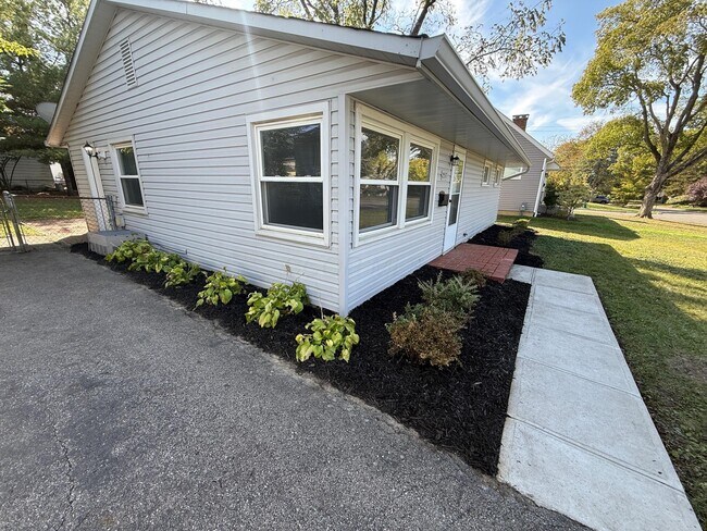 Foto del edificio - 2557 Bristol Rd