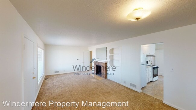 Building Photo - 3 br, 1 bath House - 2370 Rainier Dr