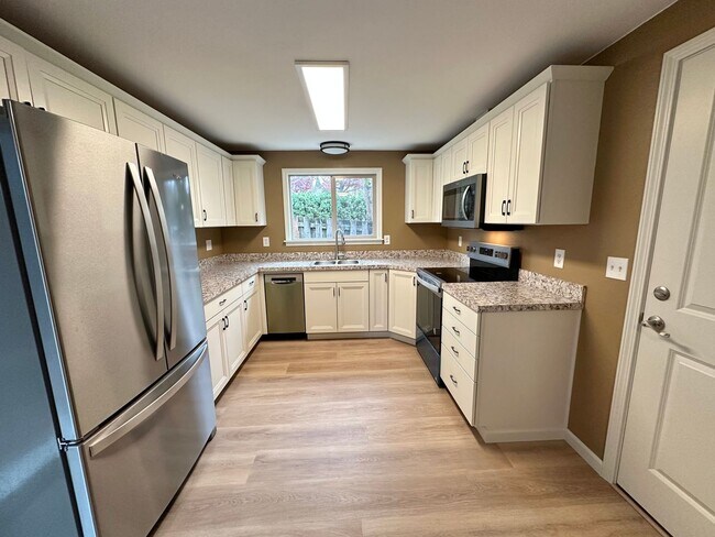 Foto del edificio - Remodeled 3 Bedroom SW Portland Home!