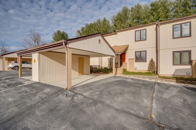 Building Photo - 1175 Pebble Dr