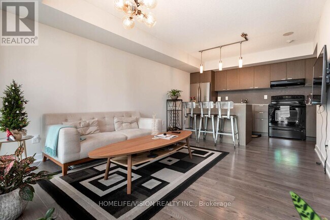 Building Photo - 110 Charles St E