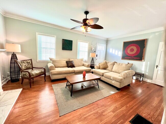 Sala de estar - 2506 E Woodland Cir