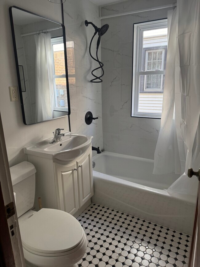 Foto del edificio - 2162 N 63rd St