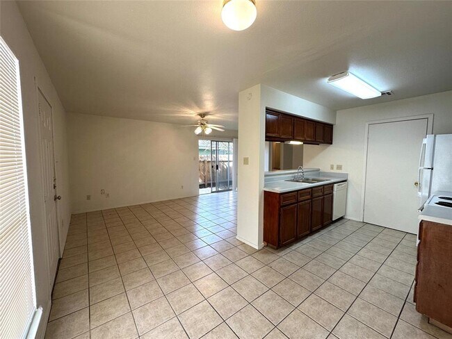 Building Photo - 2203 Creekside Ln
