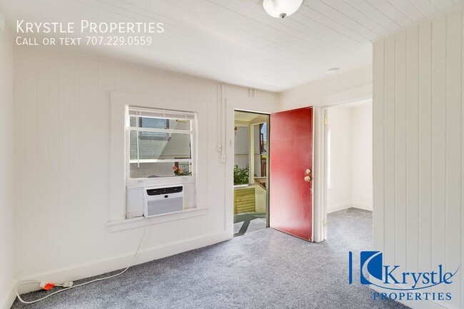 Building Photo - ***Experience a Cozy Comfort in this 1-Bed...
