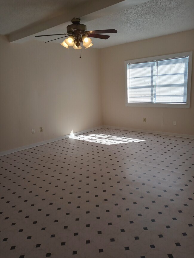 Foto del edificio - 715 Rexford Dr