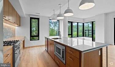 Building Photo - 10511 Strathmore Hall St
