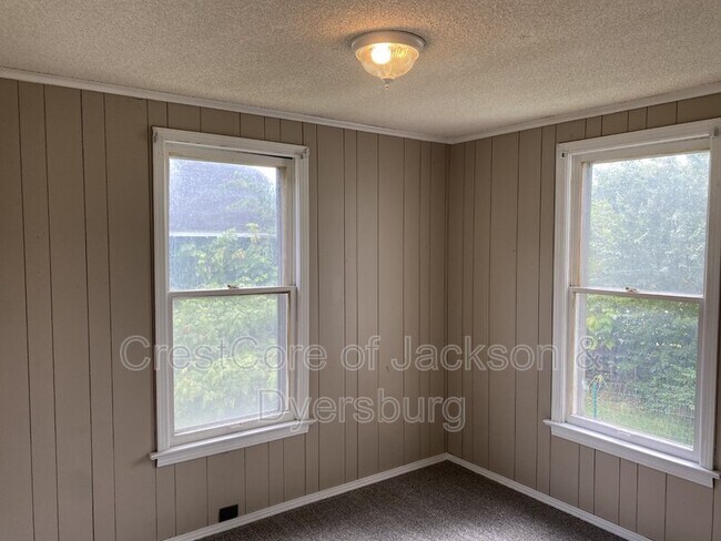 Building Photo - 433 N Fowlkes Ave