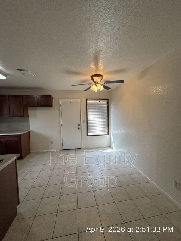 Foto del edificio - 718 W Race Ave