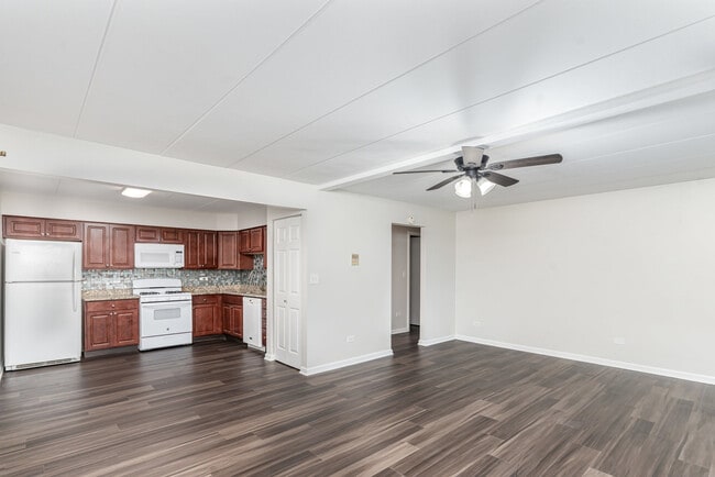 Building Photo - 224 E Bailey Rd