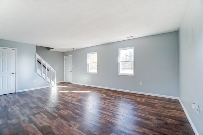Living Room - 805 Trustway Ct