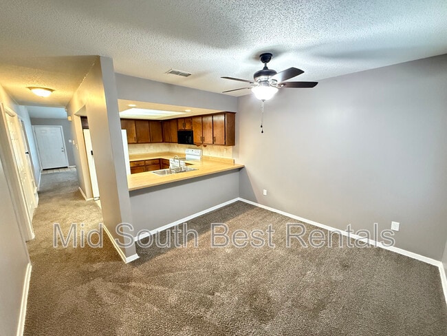 Foto del edificio - 3050 Greenlodge Ln